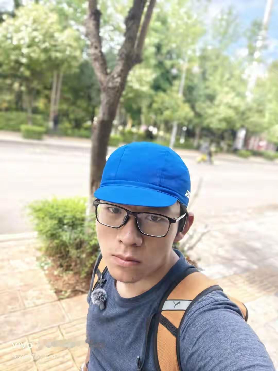 19岁的纳西族少年李俊辰，用一场跨越3300公里的骑行，送给了自己最特别的大学入