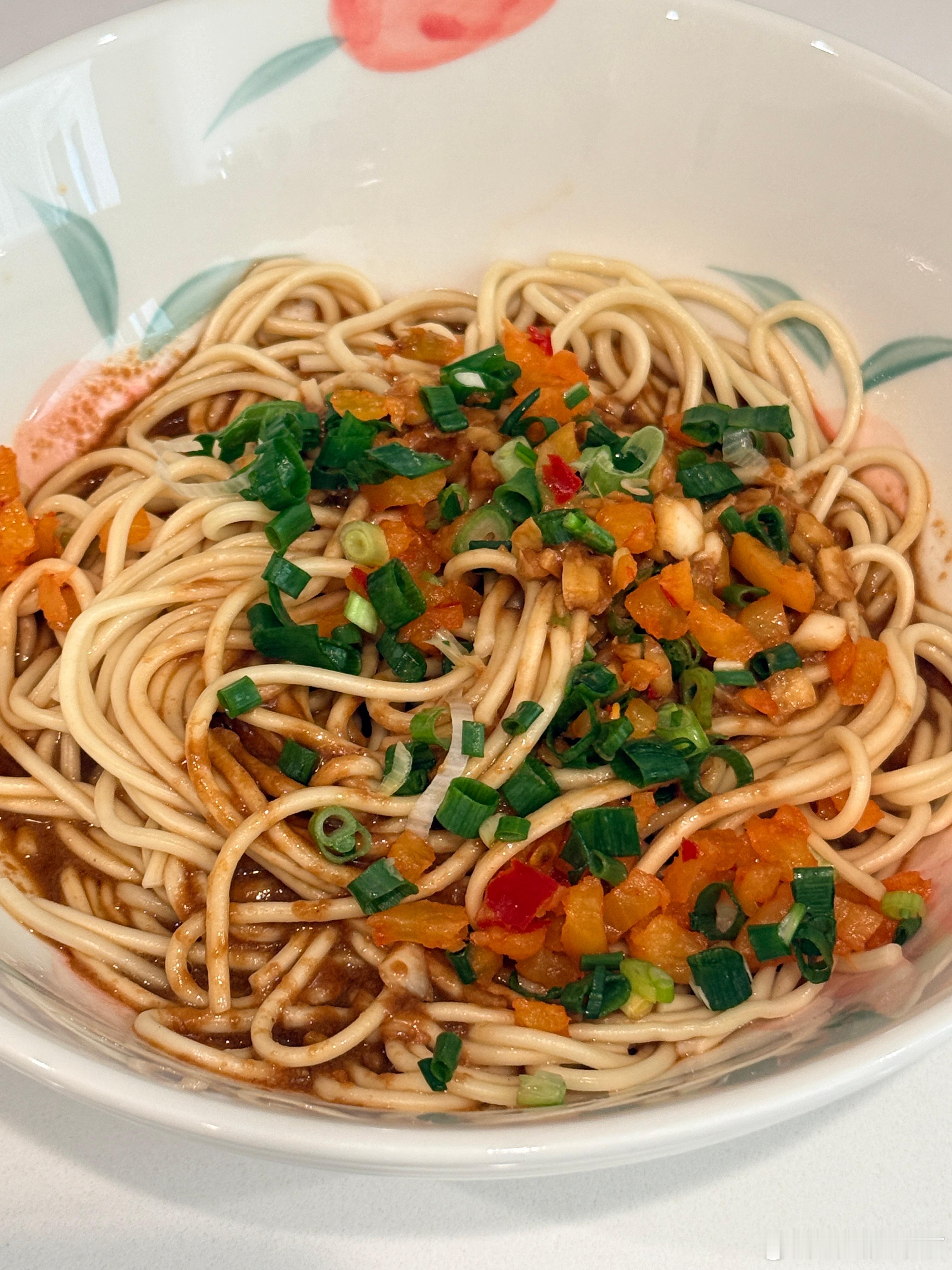 清晨第一气，带汤热干面😡 