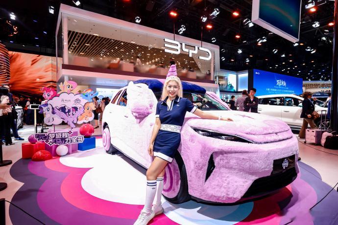 打卡 2026 北京车展的兄弟们，绝对都会被比亚迪的E3馆惊艳到！展区布局规整大