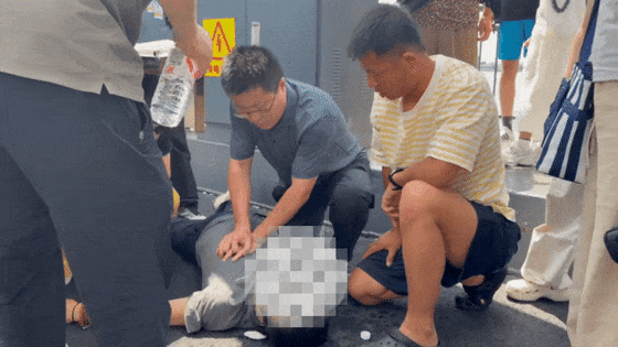 8月12日辽宁丹东鸭绿江断桥景区，上演惊险又暖心的一幕！江苏海安市皮肤病医院医生