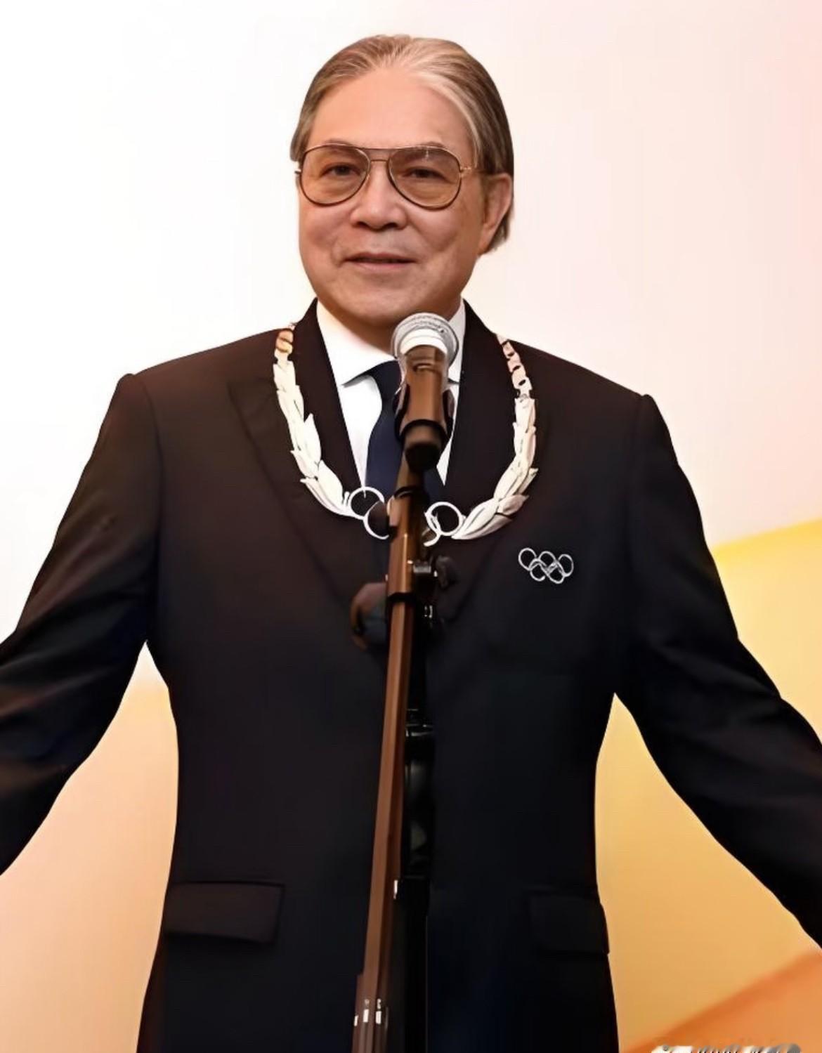 霍震霆78大寿，竟在浅水湾老宅跳绳？
这画面太颠覆了！
谁说豪门生日就得是游艇派