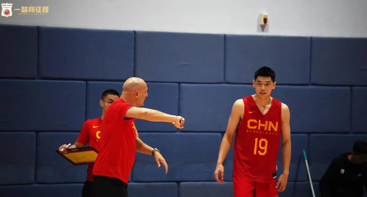 乔尔杰维奇：中国男篮在亚运会目标是夺冠！

正在备战亚运会的中国男篮在19日进行