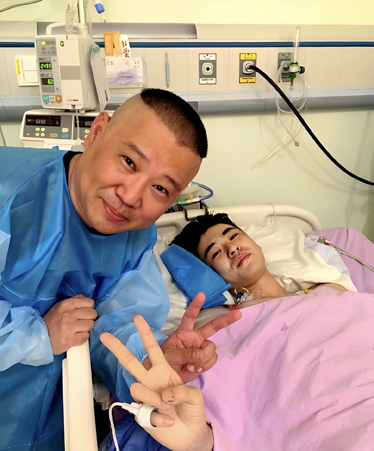 2016年张云雷在南京意外坠楼，全身多处粉碎性骨折。身体打入钢钉钢板，这是他住院