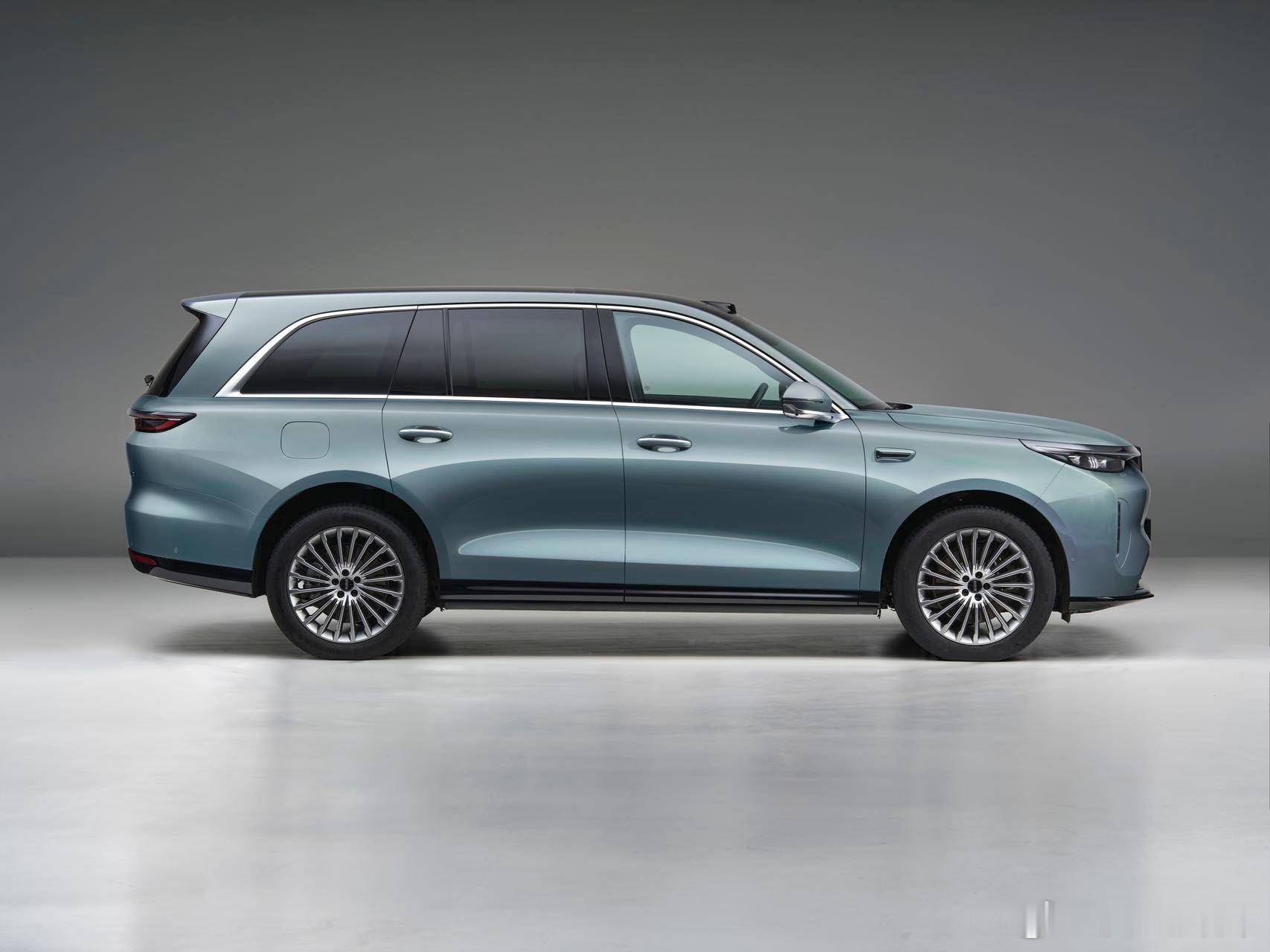 谁说一台车不能兼顾商务与家庭？魏牌V9X用双尺寸设计，精准拿捏全场景豪华！AI豪