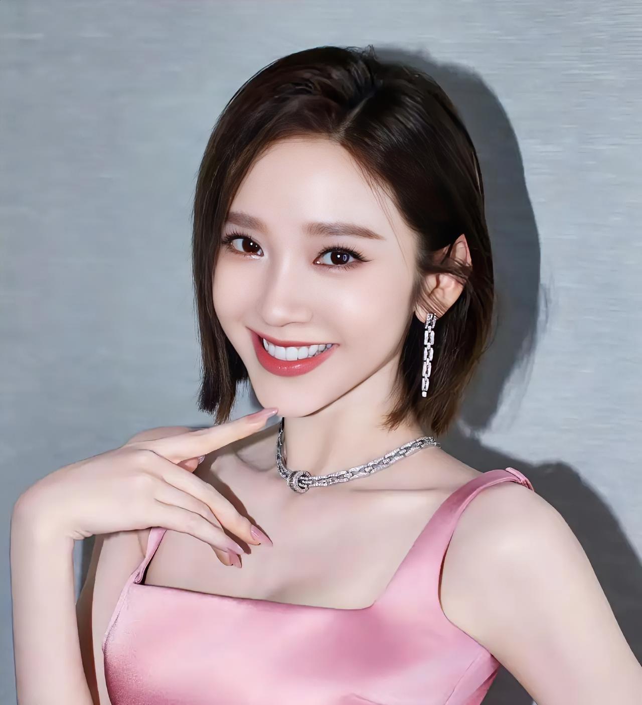 张若昀深夜为唐艺昕打call，12分钟1万赞。有人说太甜了，我只想说：这才是真夫