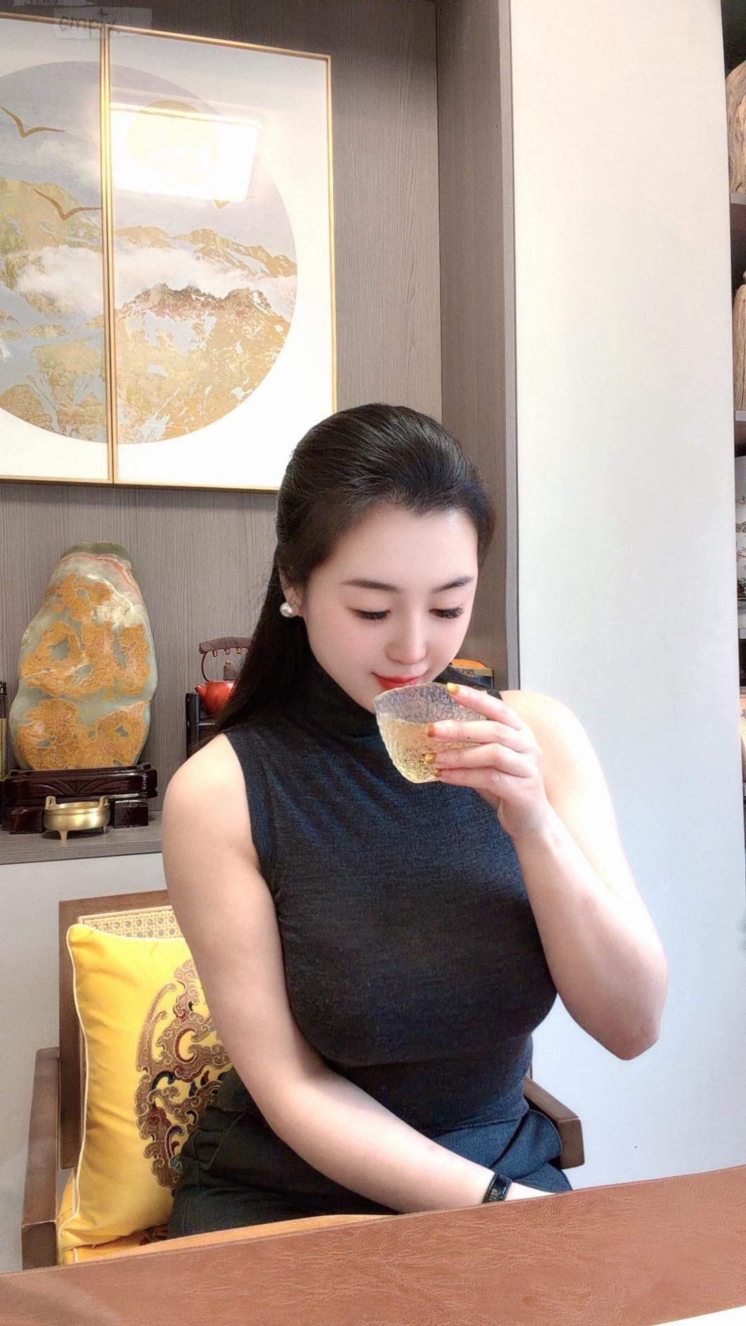 顶级的自信就是，你走哪条路，哪条就会开满花！