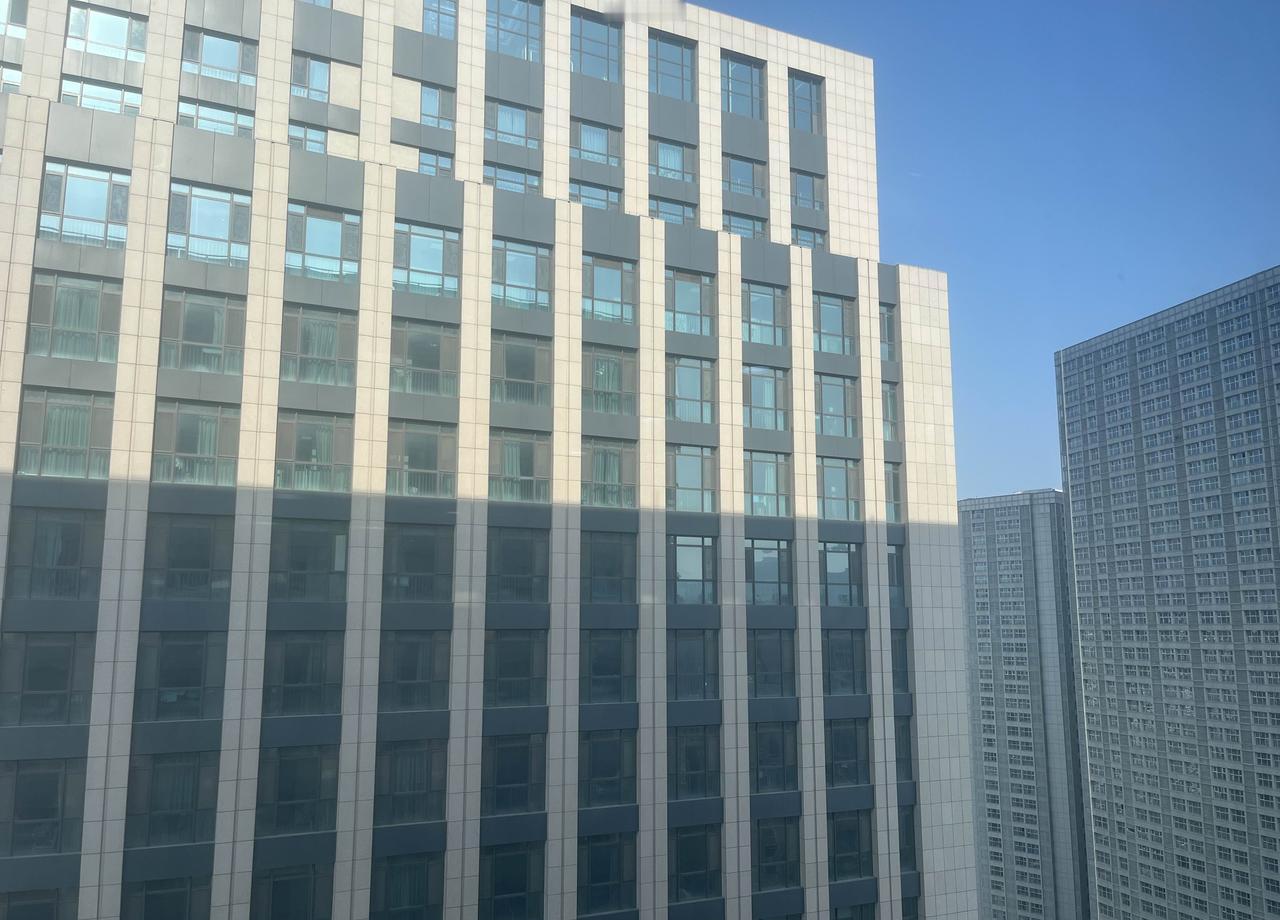 孕妇突发羊水早破，面临引产困境，近年来医学和法律都在不断进步，为她们带来一些新希