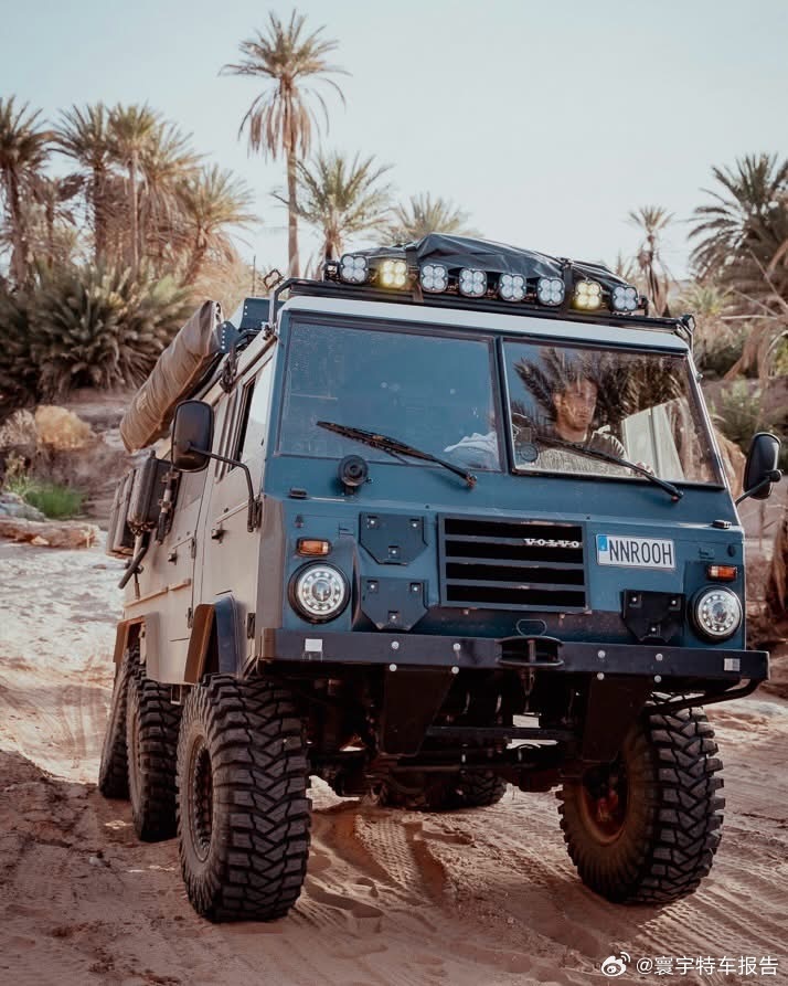 寰宇特车报告1975 6×6 沃尔沃 C304 。它外形方正，拥有极高的离地间隙