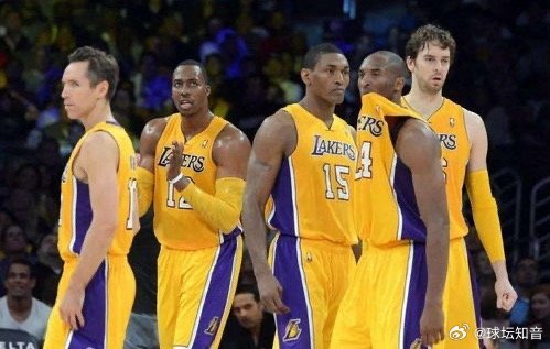 周日篮球         313：尼克斯VS湖人 东契奇仅用三节就砍下44分，带