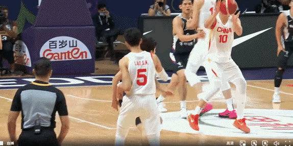 中国男篮79-71淘汰韩国，杀入四强。王俊杰首发出战24分43秒，14投9中，三