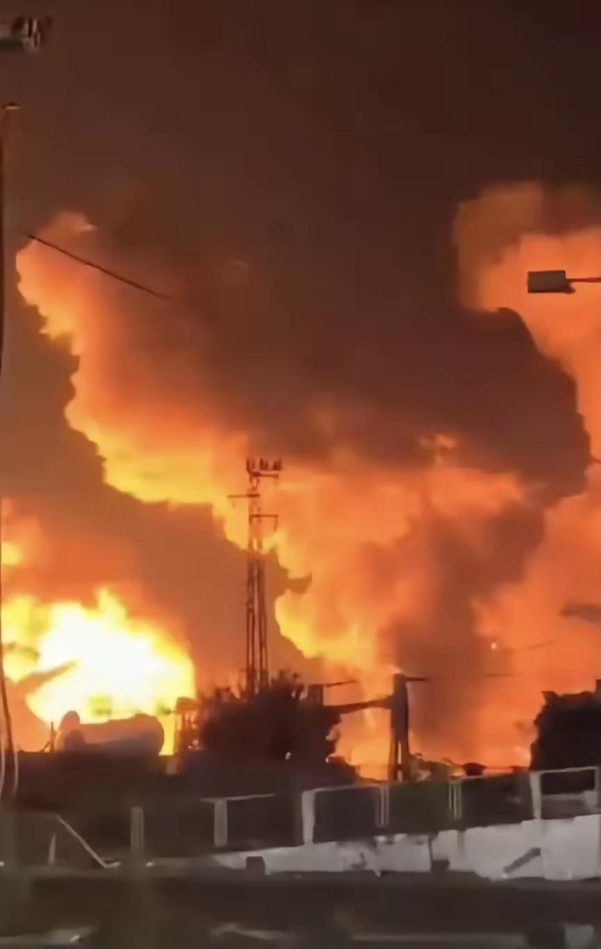 刀架伊朗脖子上：谈不好就打，谈的好还是要挨打
 
据当地时间2月2日今天的最新消