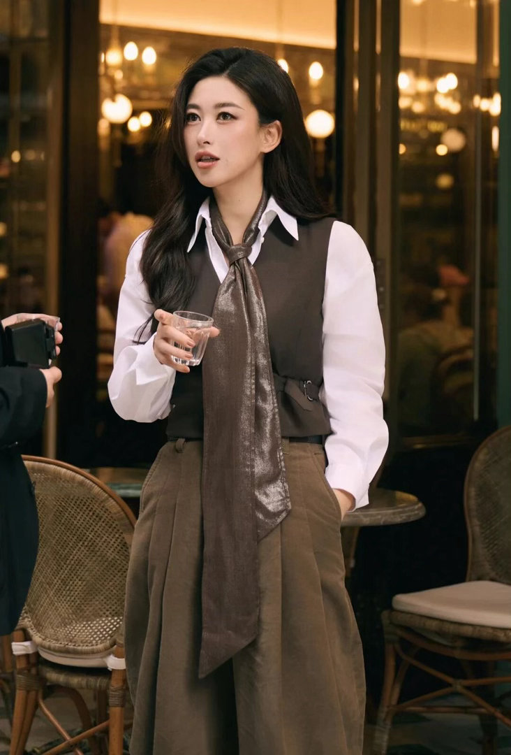穿搭这块木、金、水型女都可以参考朱珠的搭配大气、和谐面部是真相