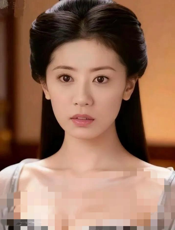 “最慌的不是何超莲，是贾静雯。”今早刷到这条热搜，我直接咖啡喷键盘——修杰楷当着