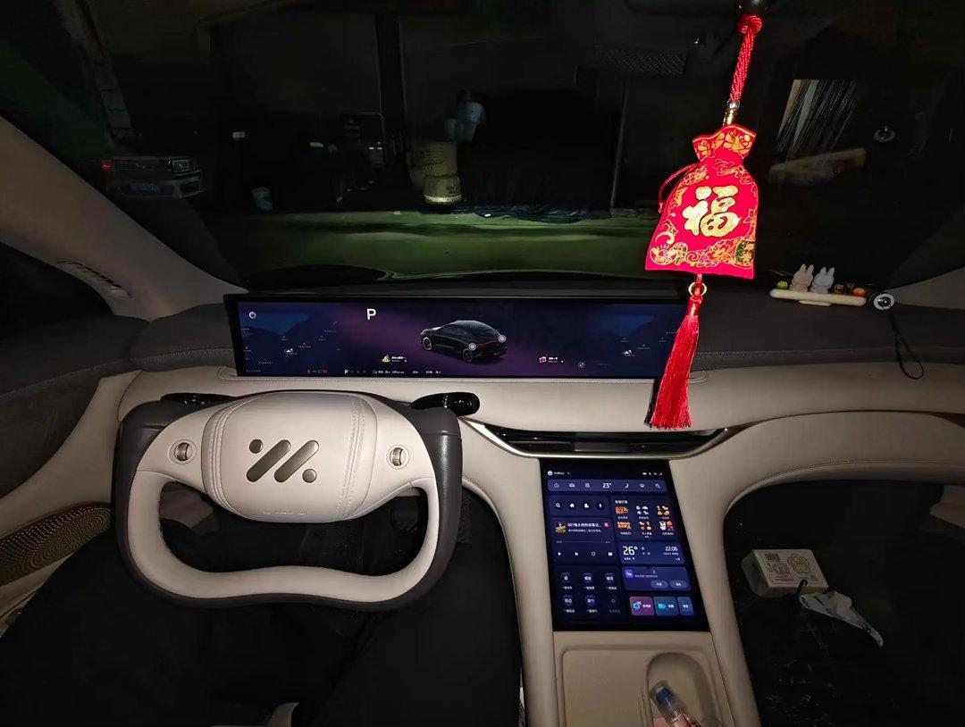 智己 LS6 改款车型于 2026 年 9 月正式上市，定位中型纯电轿跑 SUV
