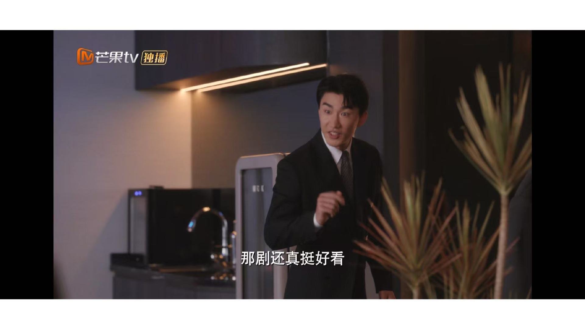 你是迟来的欢喜锦绣芳华联动华策就这样宣传锦绣芳华好看不懂就问，这是华策大型连续剧