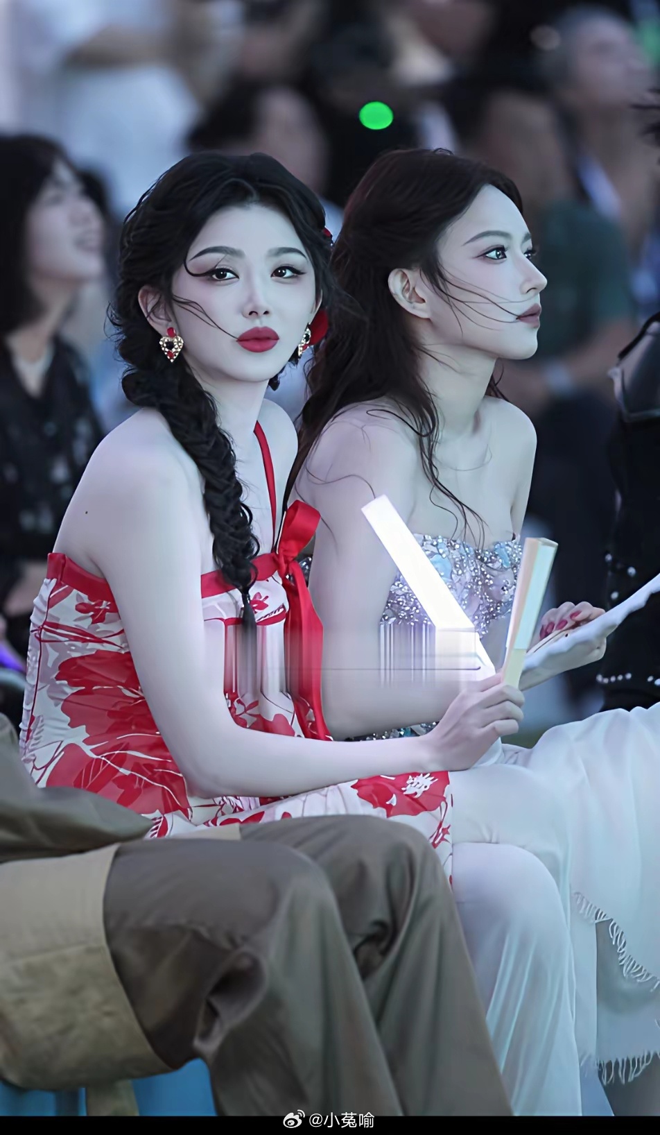 程潇、孔雪儿单看都是大美女，放在一起，程潇还是略胜一筹[允悲][允悲][允悲] 