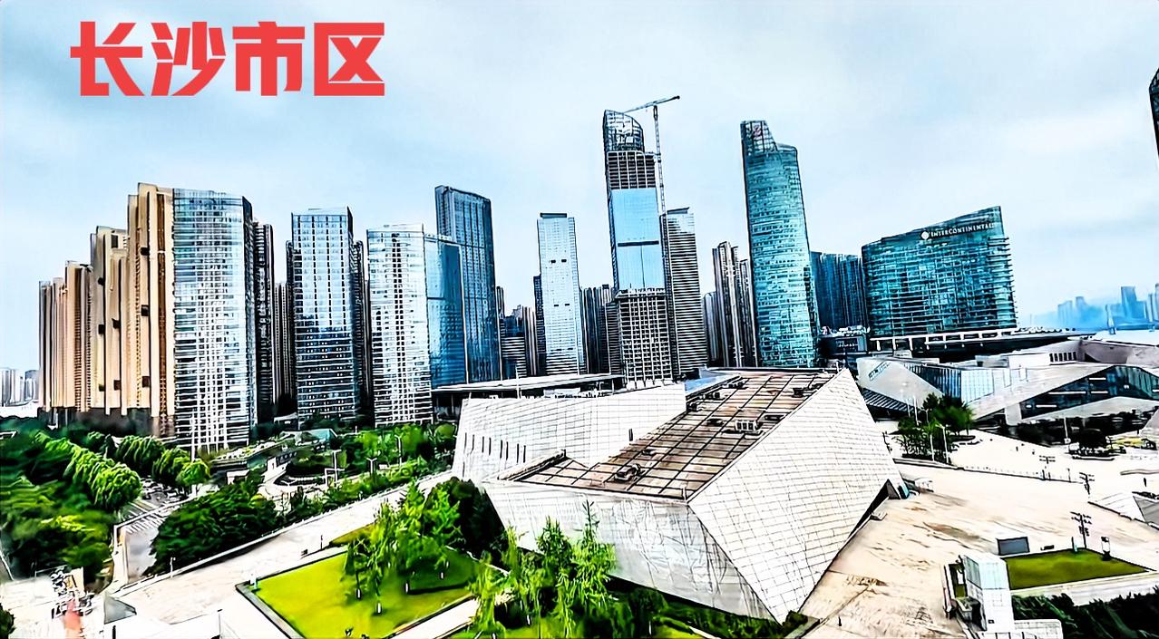 长沙市区北辰三角洲那栋新修的最高楼，中间装了一些玻璃墙，上下都没见行动。个人估计