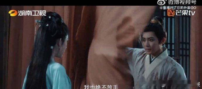 侯明昊娜扎玉茗茶骨吻戏侯明昊娜扎吻戏镜头 素手定茗天的雅致，撞上脸颊相贴的温柔，