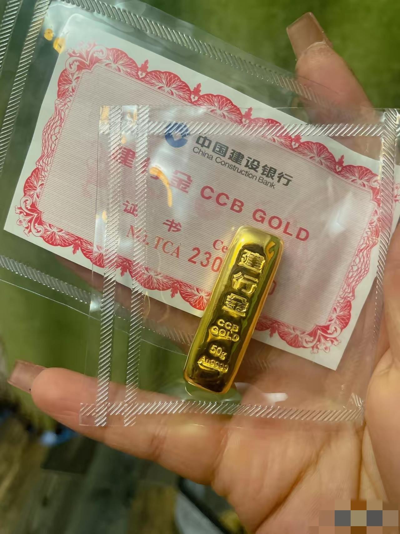 金价暴跌12元！朋友亏600我庆幸，现在买黄金就是当韭菜？
 
金价这过山车坐得