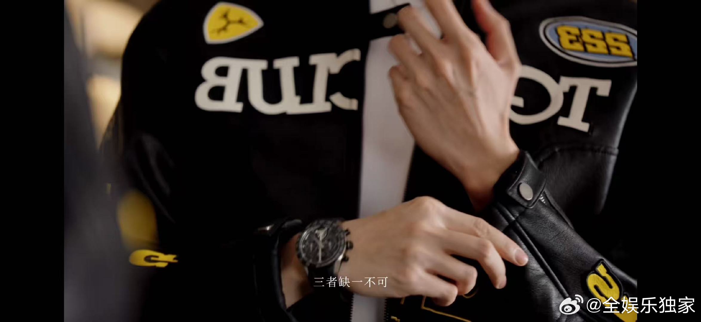 藏不住情绪的那英，点评时尽显直爽！夸魏忠杰许嘉芸时真诚坦率，提起李健就乐开了花，