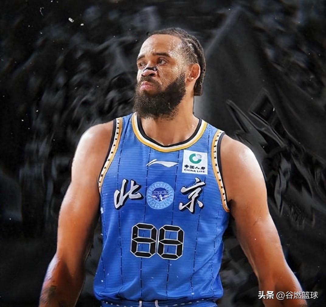 这很麦基！今晚进行的CBA常规赛第32轮比赛同曦主场对阵北京男篮的比赛，北京男篮