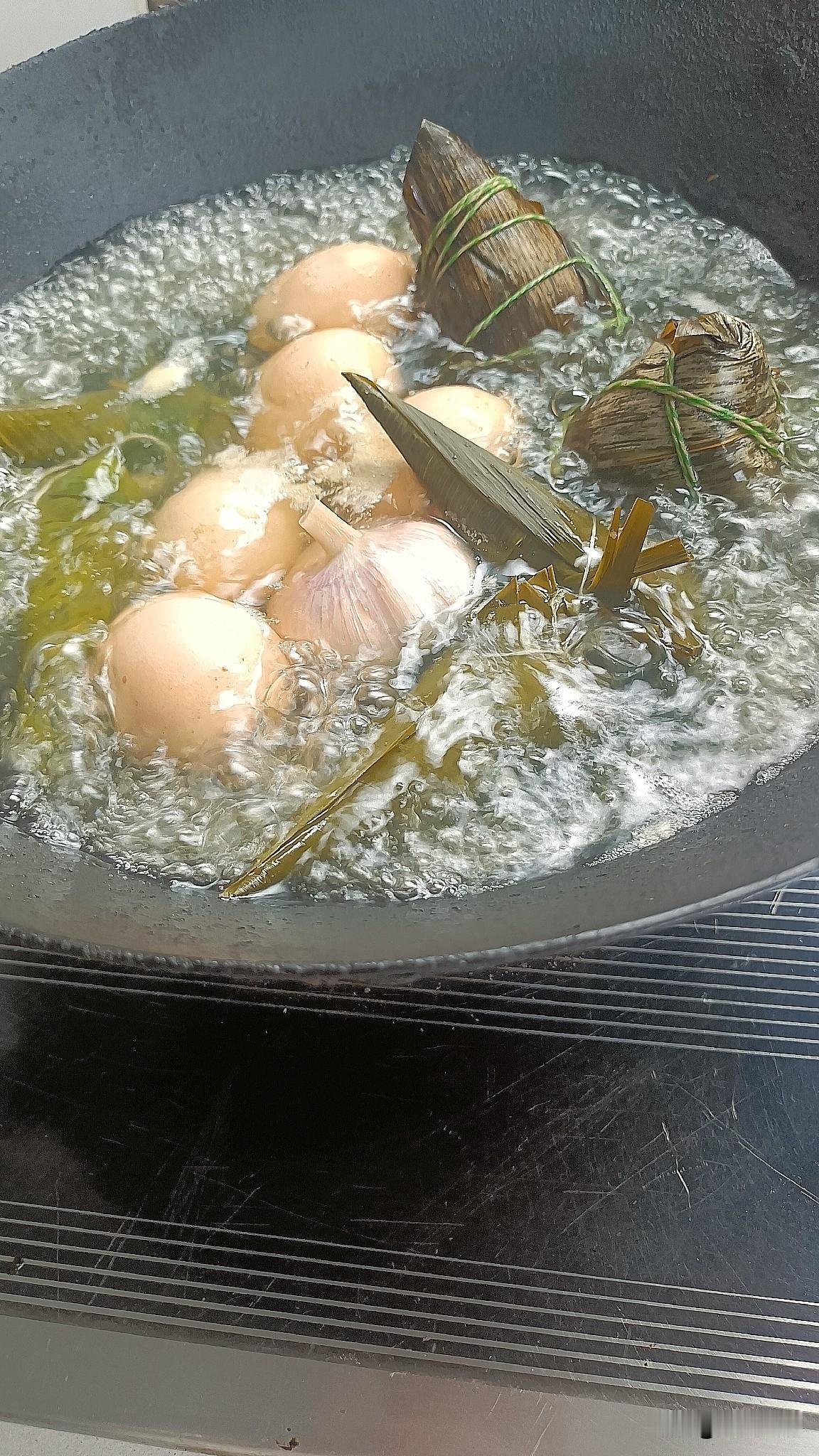 大家有没有留意到，
今年端午特别巧。农历五月初五过端午（五），这天又正好是星期五