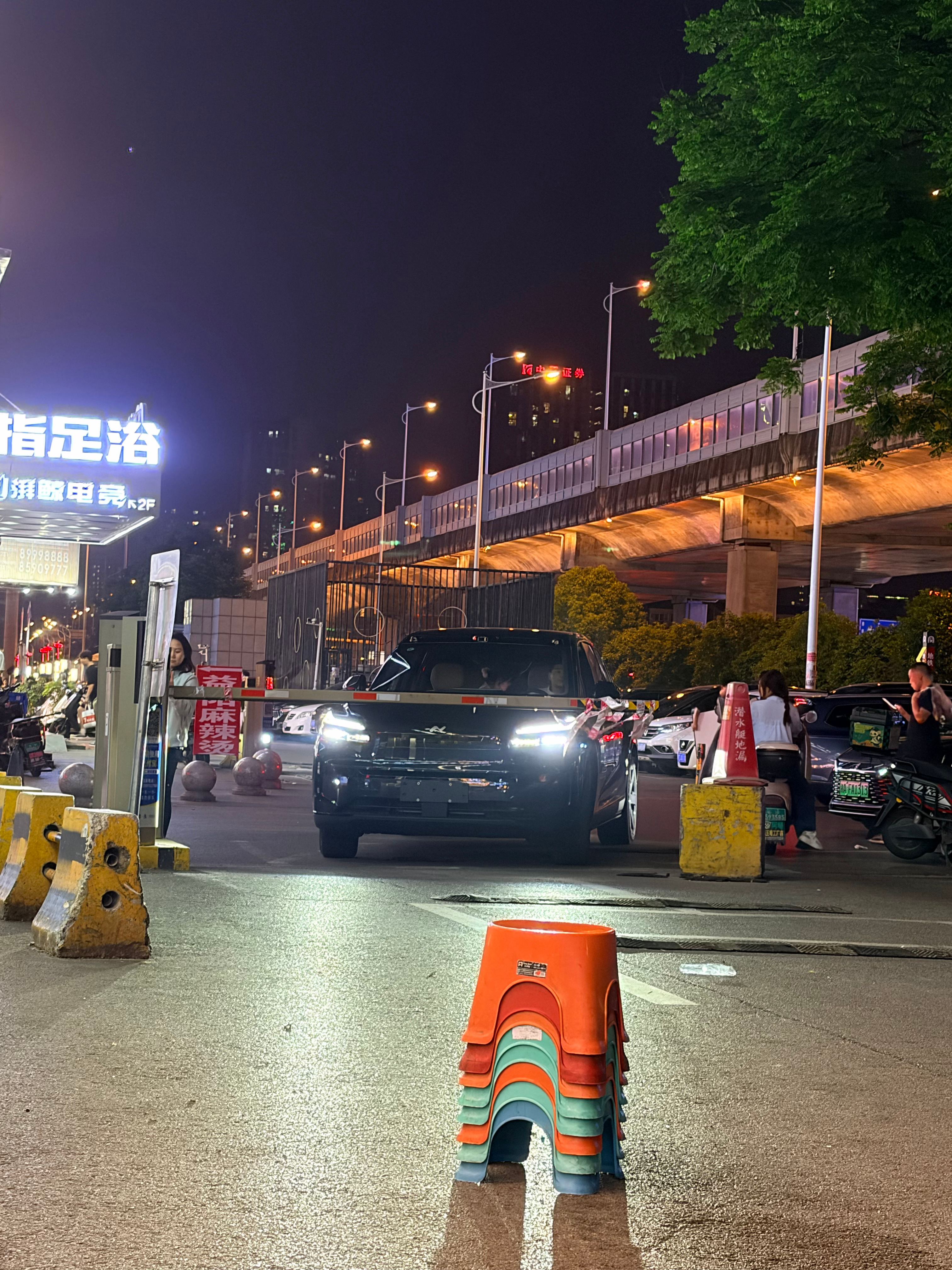这是哪个大哥把还没上市的L80开出来了？乐道汽车大v聊车