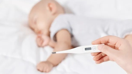 #儿童健康守护者计划##健康过暑假#  疱疹性咽峡炎进入高发期，家长们要注意啦‼