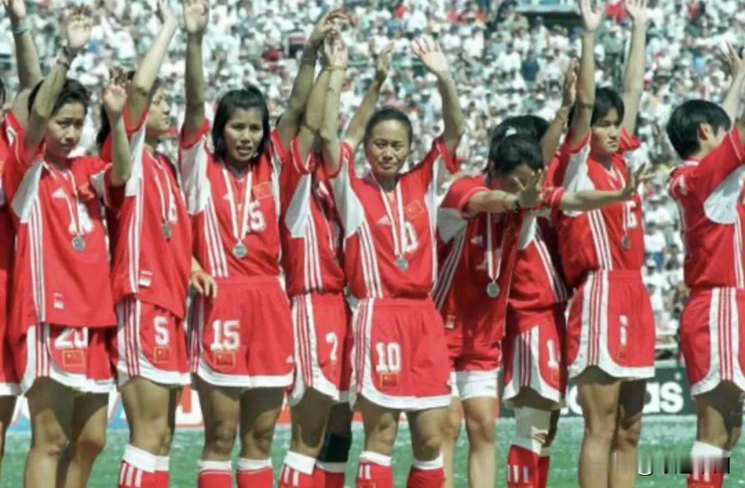 1999年的那场世界杯决赛……

1999年6月，二十位女足姑娘动身奔赴美国世界
