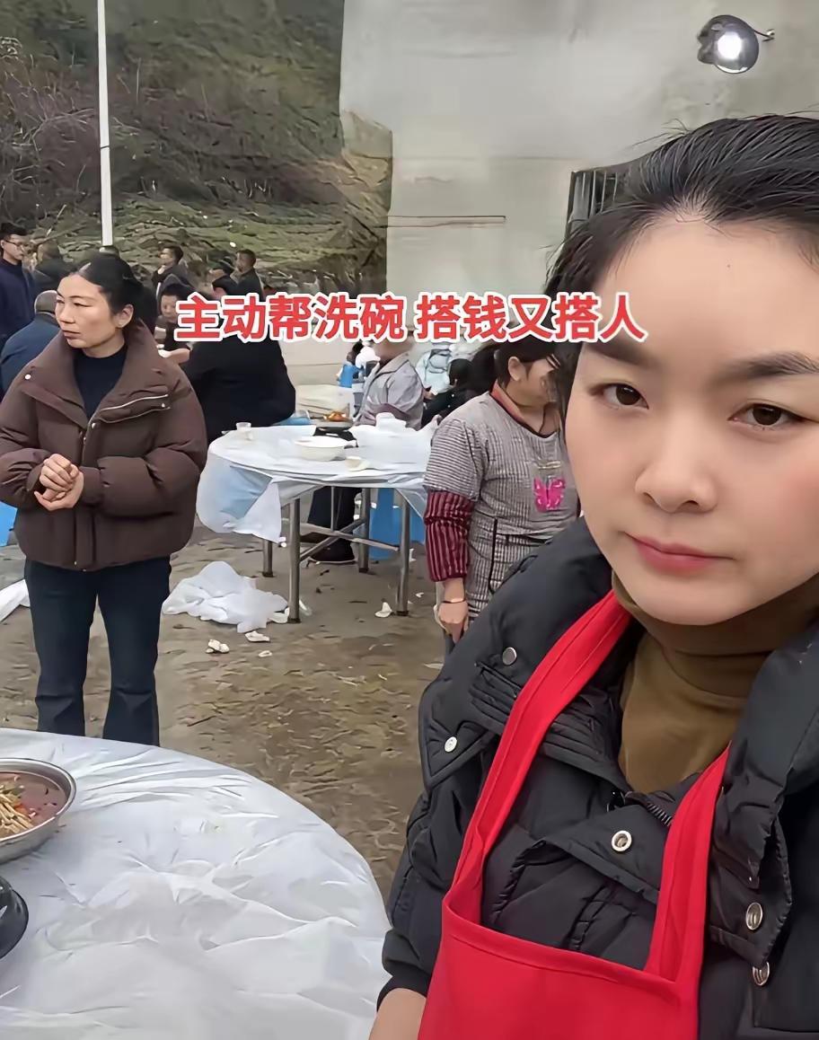 这个故事确实让人感触很深，尤其是看到这位贵州女子在前夫再婚的场合，选择主动去帮忙