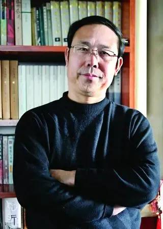 近来火爆的电视剧《生万物》是根据赵德发的作品《缱绻与决绝》改编，这部文学作品可与