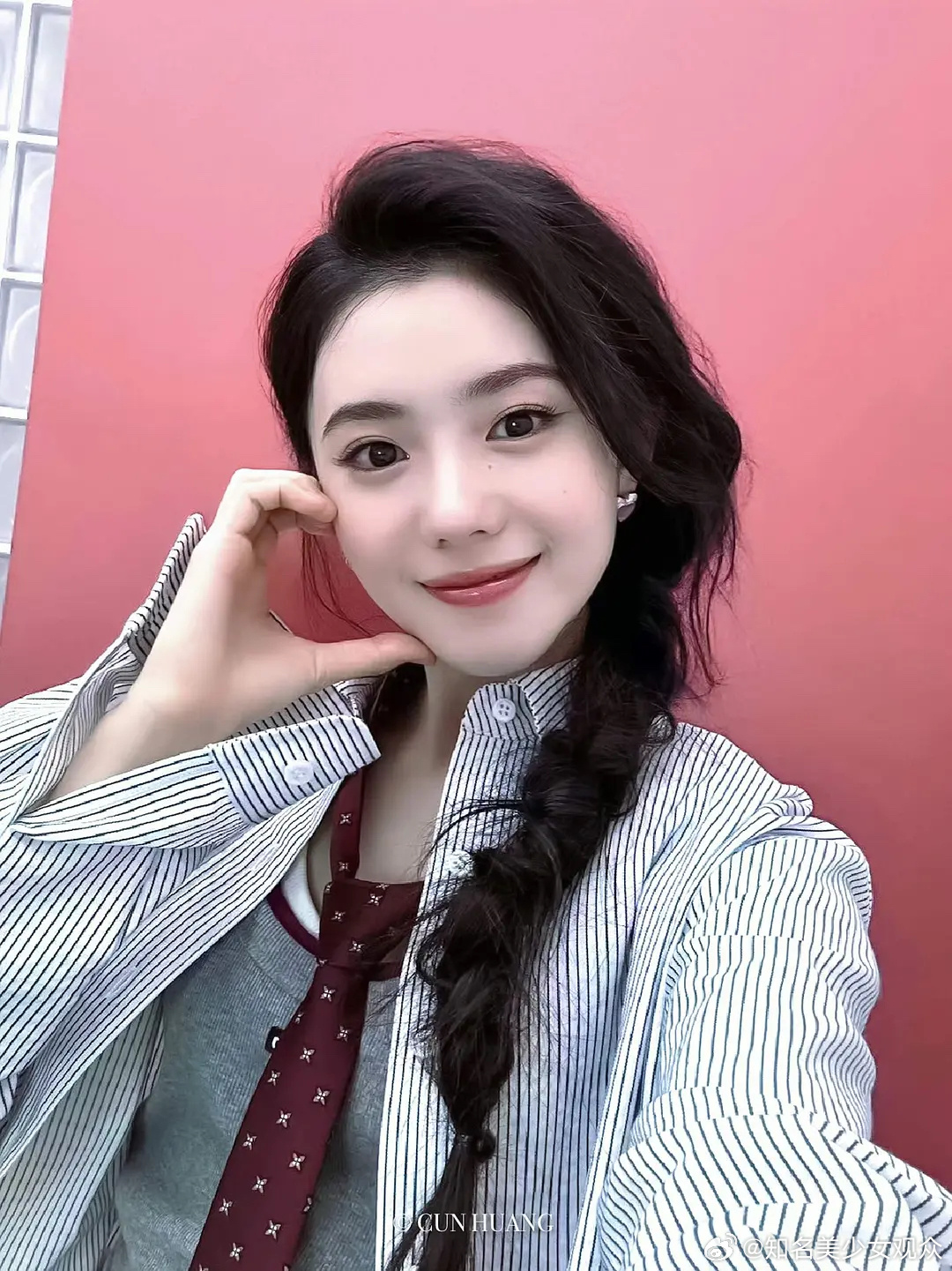 这是小卡吗 一天不见 刘浩存怎么变成爱豆了？ ​​​