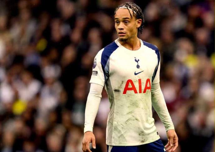 别总拿着一个人说事，热刺那么强的阵容，不可能哈维-西蒙斯有问题成绩就大滑坡，球队