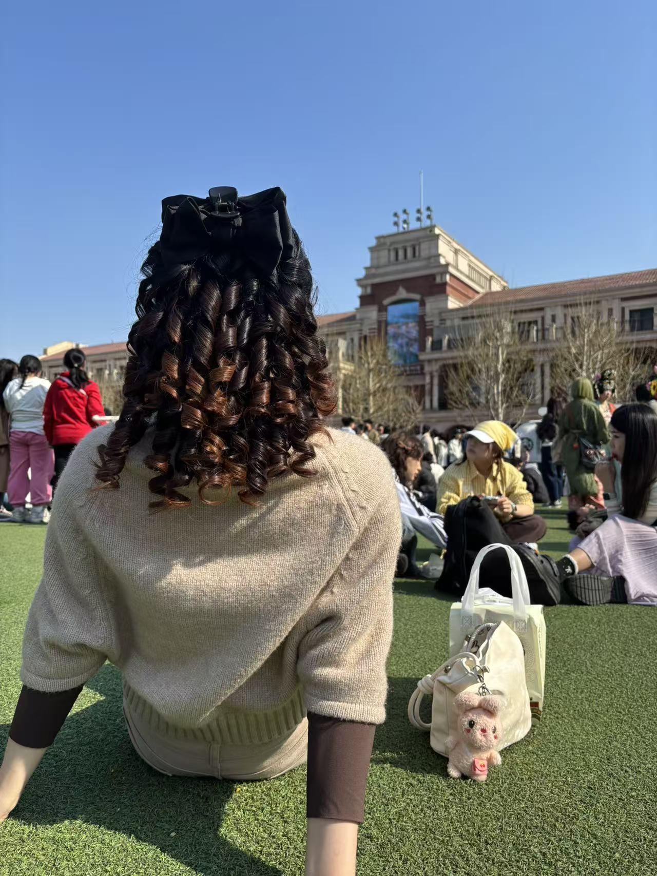 老公怎么称呼你：
​1、心里有你：叫老婆
2、依赖你：叫老伴
3、宠你：叫好妹妹
