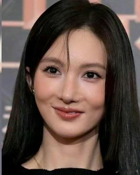 我的天啊，这不是金晨吧？？？？？？ ​​​