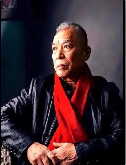 梁晓声曾说：“当有一天，生你养你的两个人都走了，这世间就再也没有任何人，真心实意