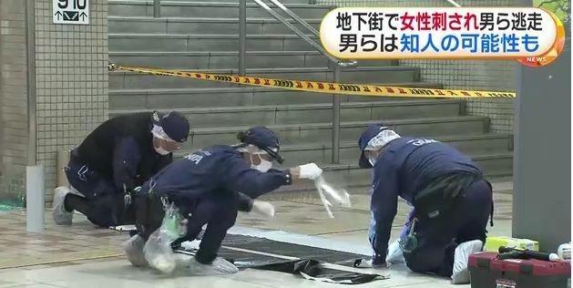 太猖狂！日本东京，一名60岁中国阿姨在闹市中行走，两名歹徒竟然毫无顾忌，冲上来就