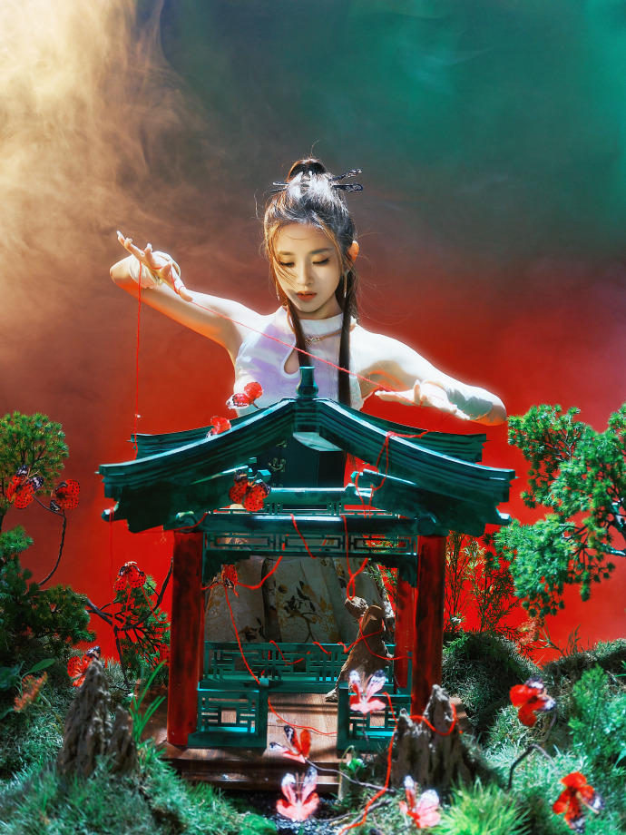 唐艺昕侠女神图有了唐艺昕持剑侠女 国风斗笠的造型真的是又美又酷。唐艺昕侠女神图有