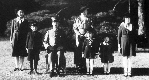 2026年8月15日19时29分，项立刚突然发文，强烈呼吁中国人：日本没有天皇，
