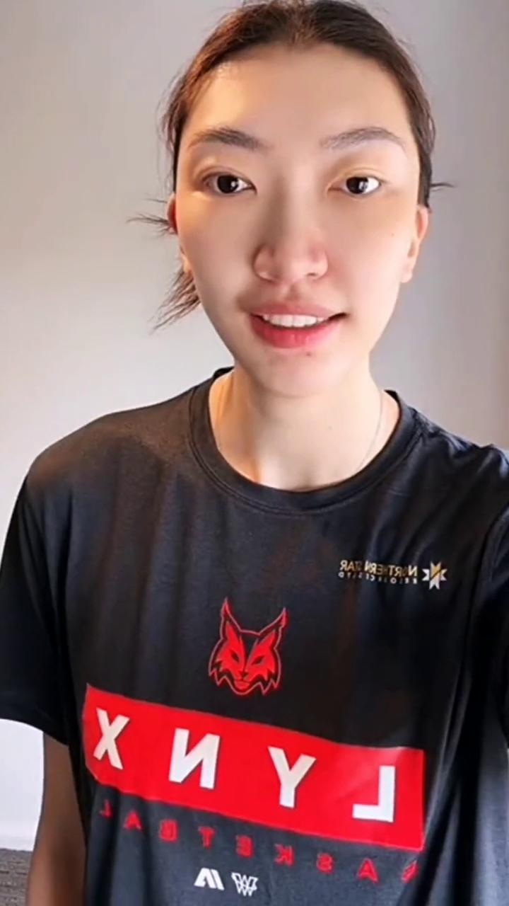 初一拜年。
大家好，今天是大年初一，我在澳大利亚的本地歌给大家拜年了。祝您新年快