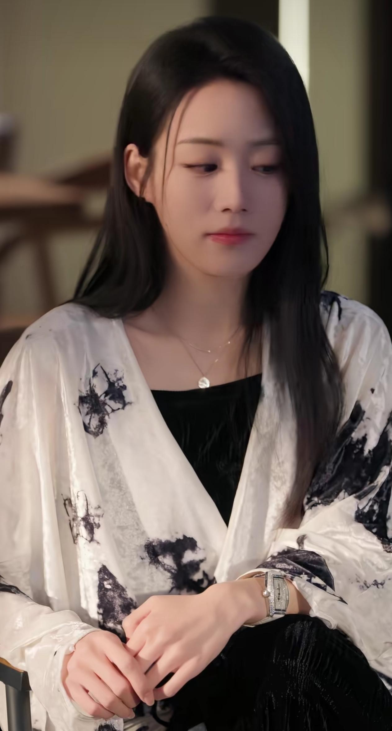 气质穿搭怎么穿才恰到好处?
胡少琛，短剧女演员，2000年出生于山西省晋中市，毕