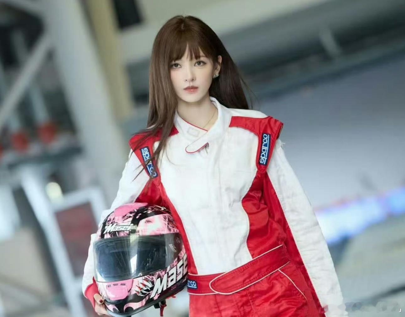 剧里是拽姐叶濛，综艺是搞笑女本女，张予曦的夏日限定套餐，请给我再来十份！ ​​​