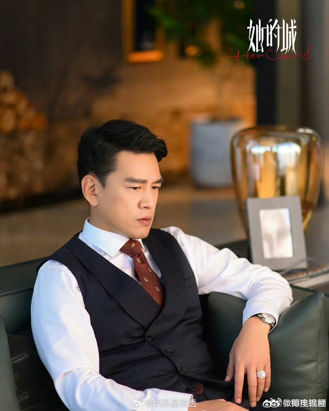 王耀庆又双叒叕演上霸总了王耀庆的霸总DNA又动了！卡其色西装一穿，精英气场直接拉