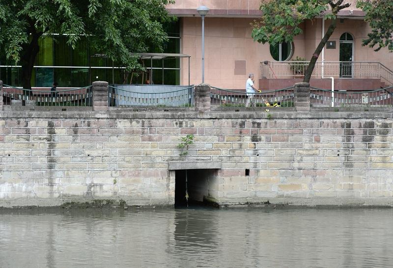 最近旅游人数那叫一个暴涨，到处都是人挤人。我就听说有这么个事儿，有些游客的车辆扎