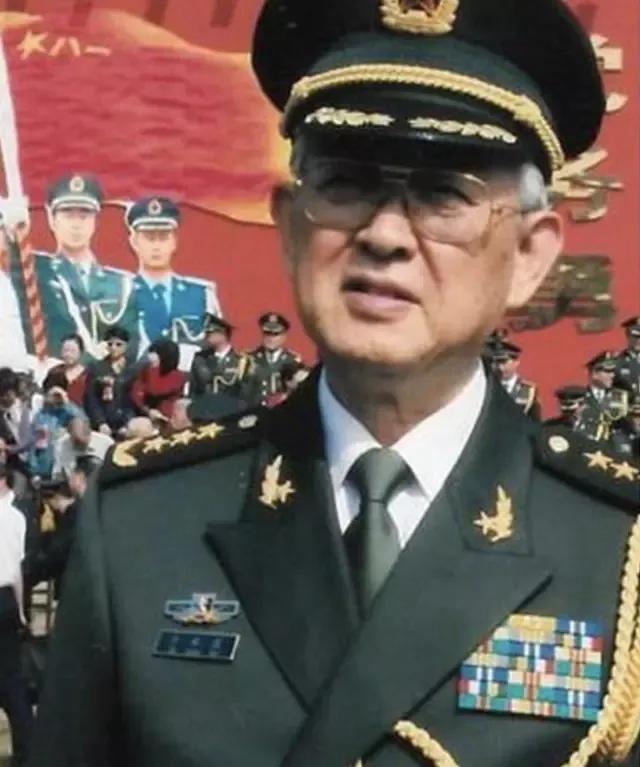 他是任期最长的总政主任，深受老上司许世友器重，如今快100岁了。这个将军是谁？