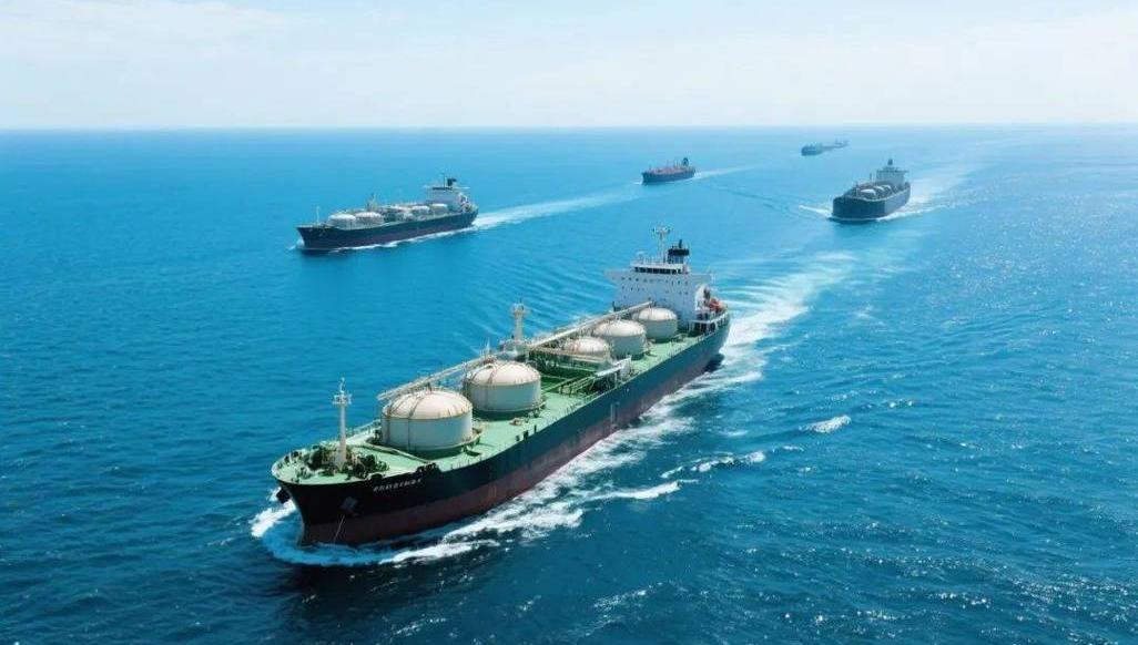 美国封锁霍尔木兹海峡   伊朗：你封我也封！

全球最危险的海上“咽喉”要道，正