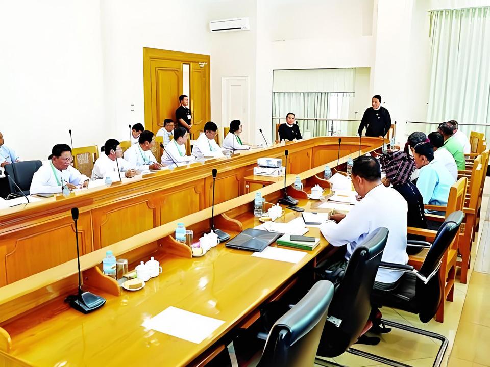 今天传来缅甸已将废除100余部具有殖民色彩英文法律提上议事日程的最新消息。据缅甸