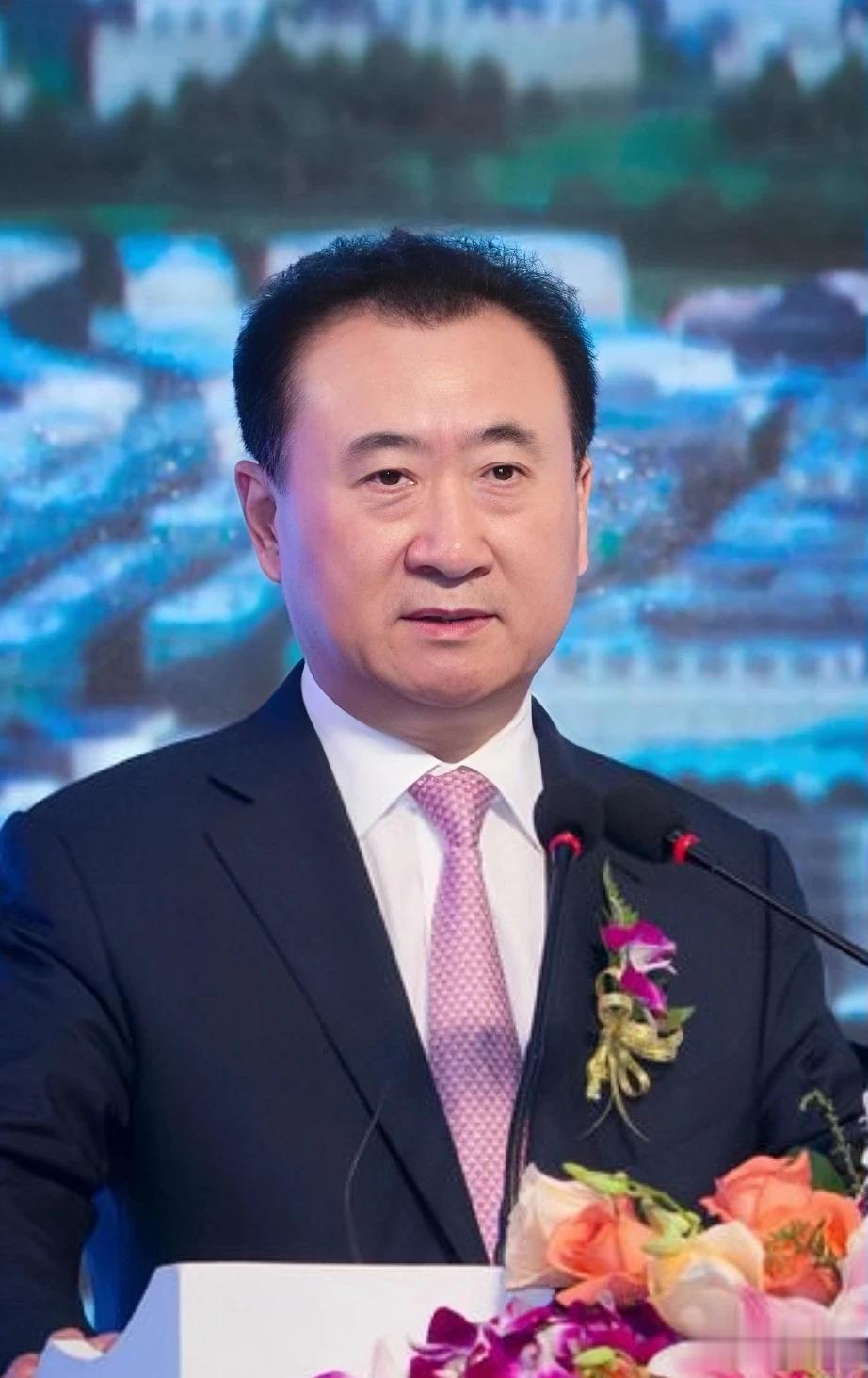 一次，记者采访万达地产老板王健林，问:您有没有被收拾过？

台下一阵笑声，王健林