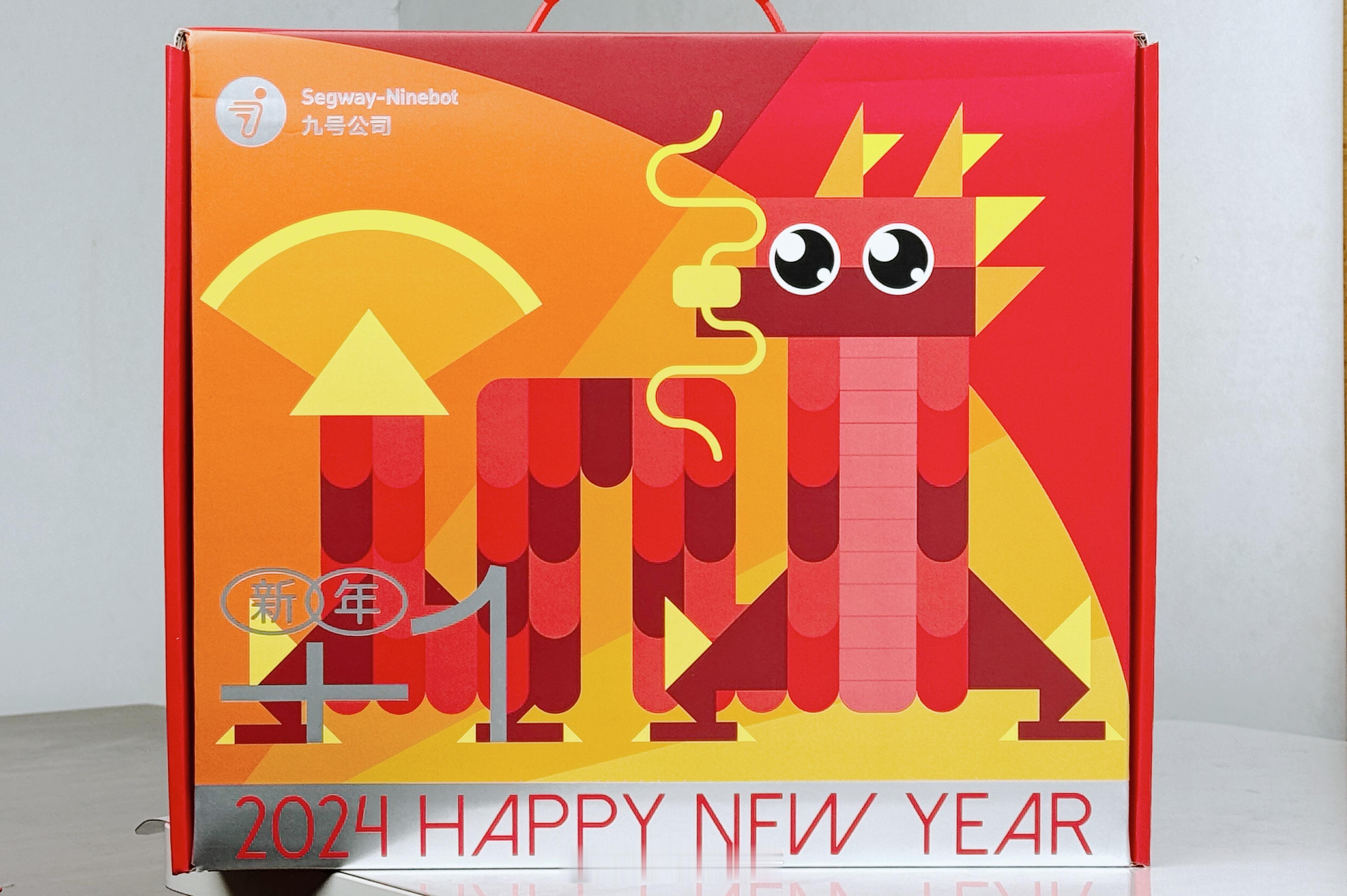 耶嘿！九号公司的新年礼物真的好有意思收纳筐、保温杯、洞洞板实用又好看！！这个福字