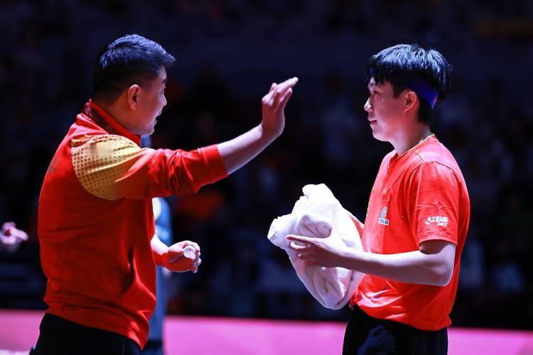 国乒首战告捷
伦敦世乒赛 3:0 零封东道主
2026年5月2日晚，国乒男队在伦